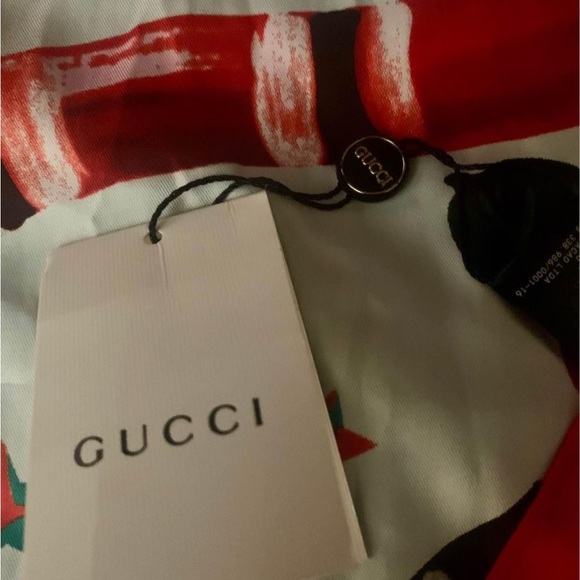 COPY - Red Gucci scarf - Picture 1 of 7